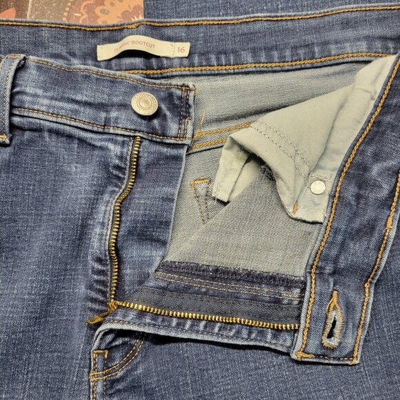 Levi's Size 16 Medium Wash Denim Blue Classic Bootcut Summer Casual Jeans - Picture 12 of 14